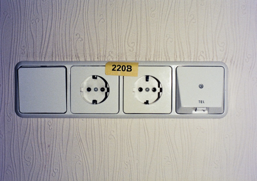 Interruptores / Plugues / Tomadas